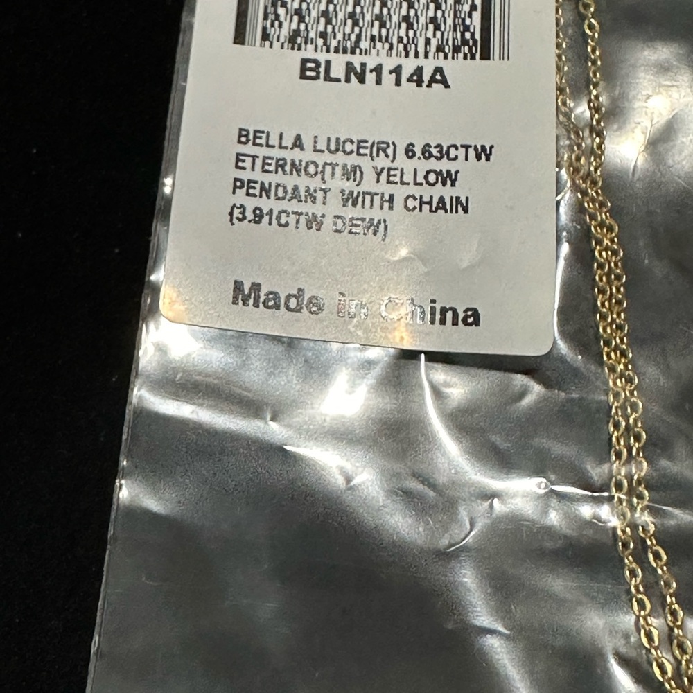 Elegant Gold and Silver Pendant Necklace - Picture 6 of 6